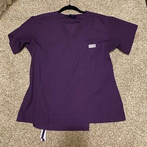 Blue sky scrub set size small in eggplant